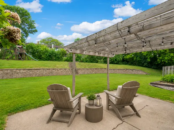13808 Frontier LN, Burnsville, MN 55337