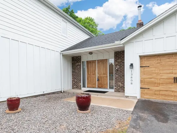 13808 Frontier LN, Burnsville, MN 55337
