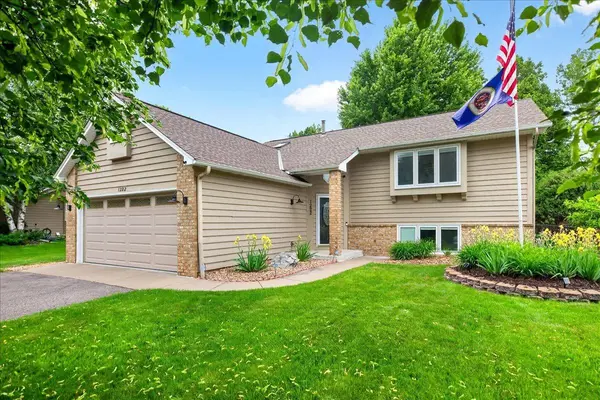 1222 Saddlebrook LN, Woodbury, MN 55125