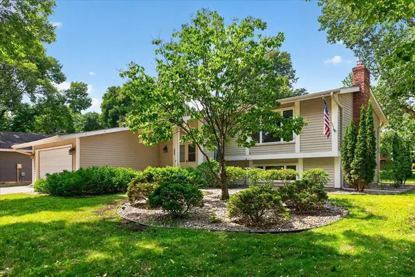 9983 Balmoral LN, Eden Prairie, MN 55347