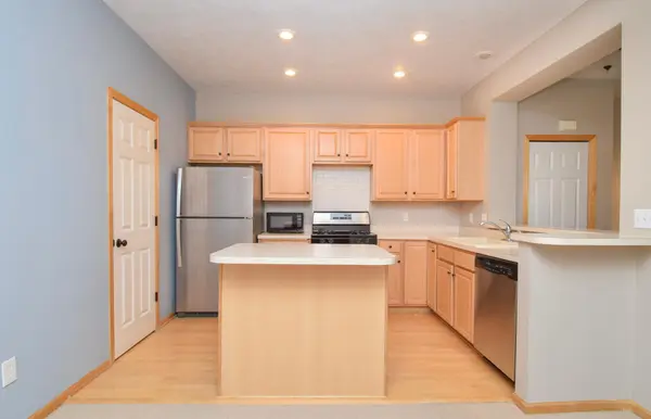 2412 Eagle Trace LN, Woodbury, MN 55129