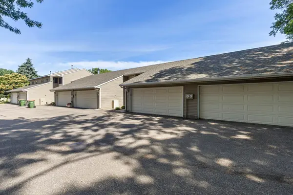 41 Round Lake TRL, Little Canada, MN 55117