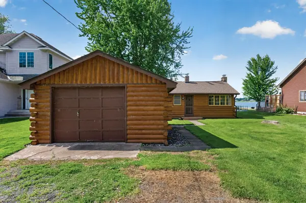 7925 N Shore TRL N, Forest Lake, MN 55025