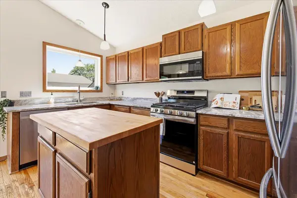 3836 Westbury LN, Eagan, MN 55123