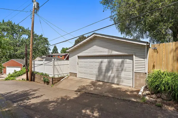 1954 Saunders AVE, Saint Paul, MN 55116