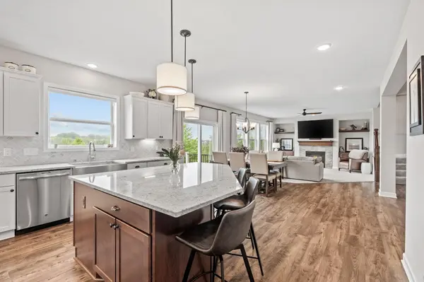 8957 Lakeside DR, Victoria, MN 55386