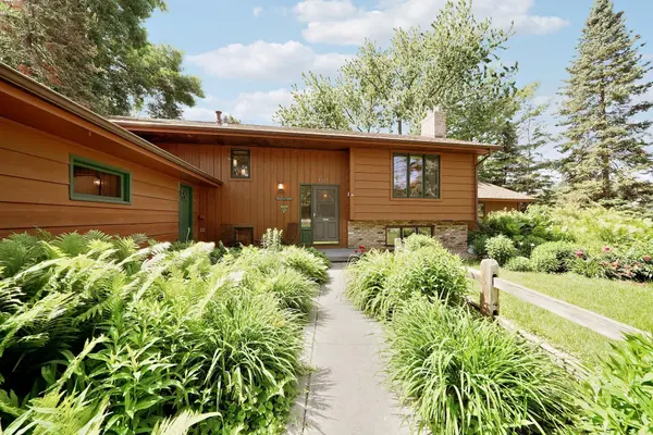 9325 31st AVE N, New Hope, MN 55427