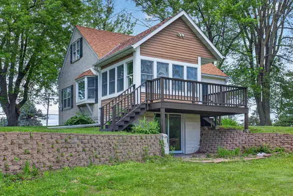 2253 Geneva AVE N, Oakdale, MN 55128