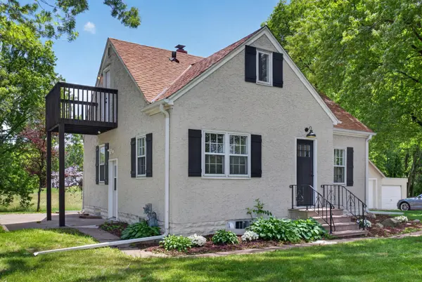 2253 Geneva AVE N, Oakdale, MN 55128
