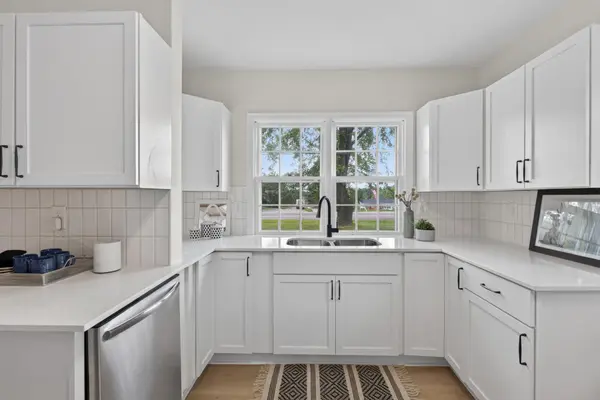 2253 Geneva AVE N, Oakdale, MN 55128