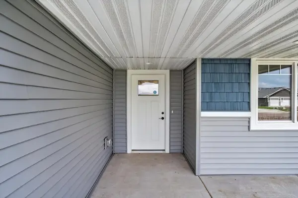 7255 Hawthorne CT, North Branch, MN 55056