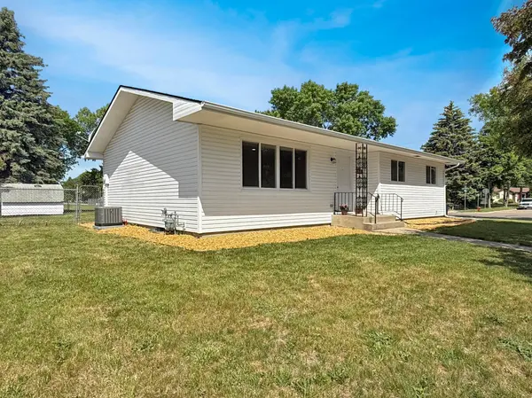 2403 18th ST S, Moorhead, MN 56560