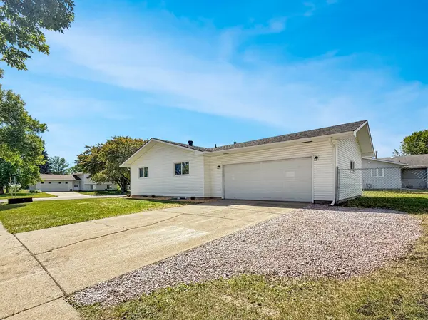 2403 18th ST S, Moorhead, MN 56560