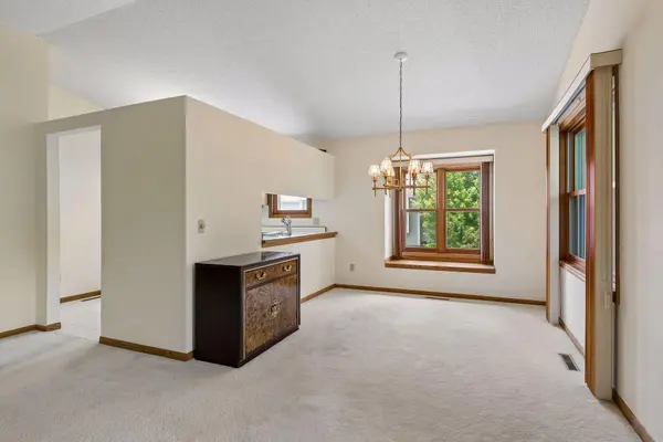 5317 Highpointe TER, Bloomington, MN 55437