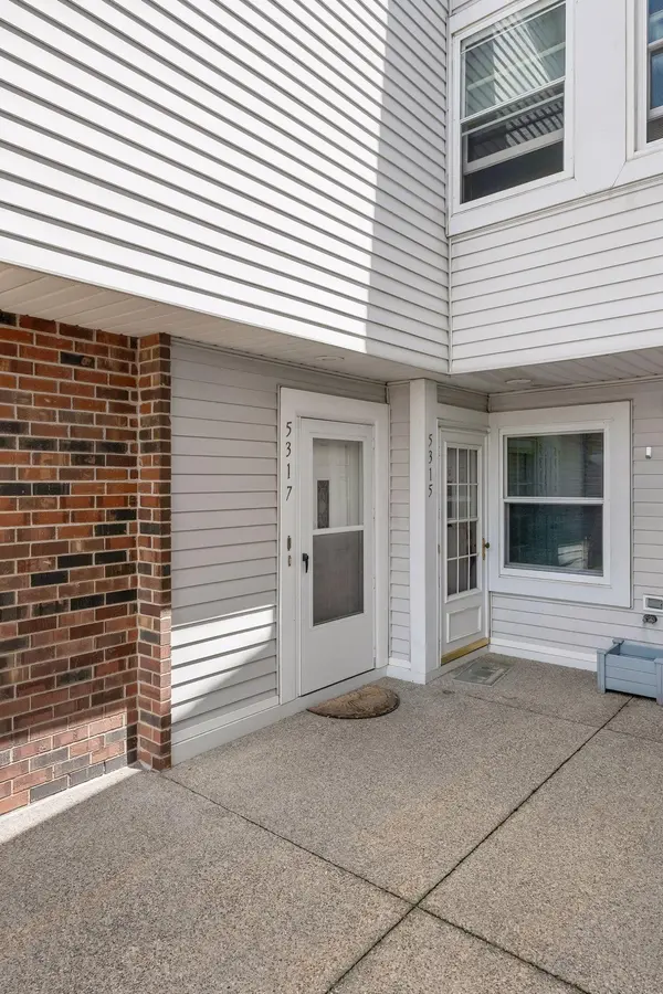 5317 Highpointe TER, Bloomington, MN 55437