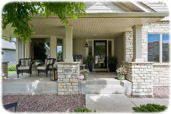 9858 Vagabond LN N, Maple Grove, MN 55311