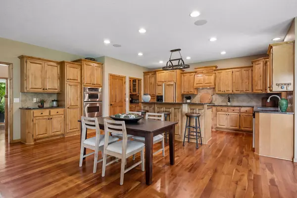 9858 Vagabond LN N, Maple Grove, MN 55311