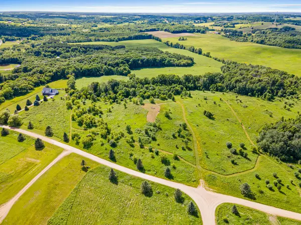 180 Surrey Ridge TRL, Glenwood City, WI 54013