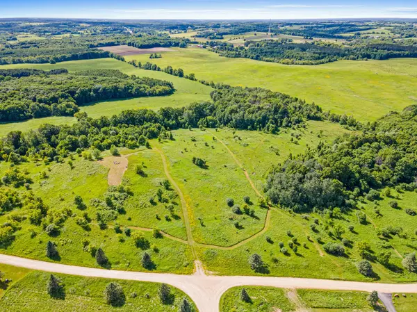 180 Surrey Ridge TRL, Glenwood City, WI 54013