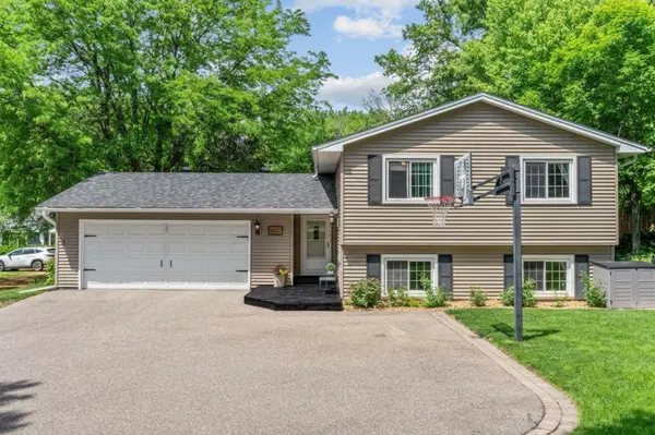 1180 Lake Lucy RD,  Chanhassen,  MN 55317