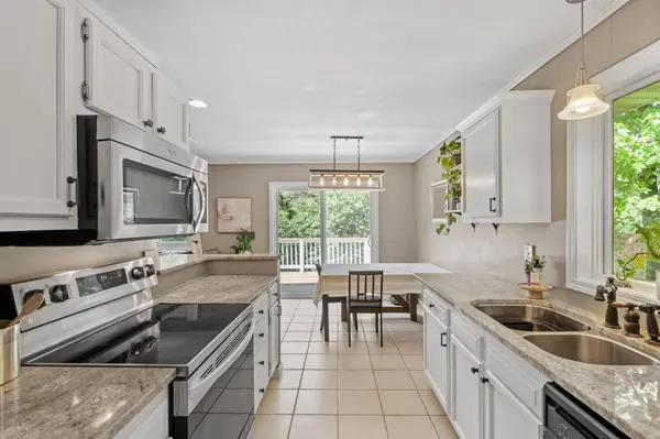 1180 Lake Lucy RD, Chanhassen, MN 55317
