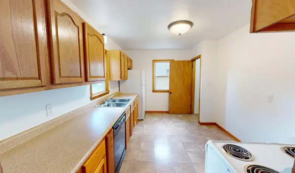 1004 6th ST SW, Willmar, MN 56201