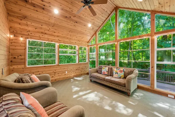 8469 Woodland Curve, Saint Bonifacius, MN 55375