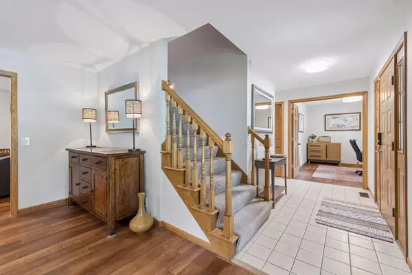 3205 Julian DR, Chaska, MN 55318