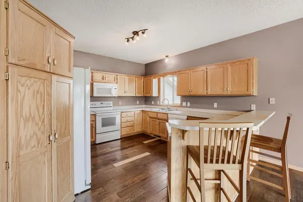 1001 Maplewood AVE SW, Isanti, MN 55040