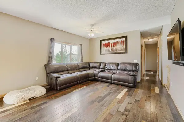 1001 Maplewood AVE SW, Isanti, MN 55040