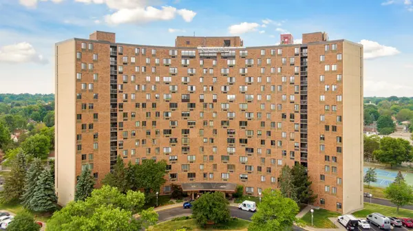 1181 Edgcumbe RD #814, Saint Paul, MN 55105