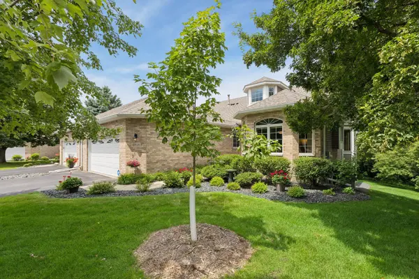 10426 Eagle Pointe CIR, Woodbury, MN 55129