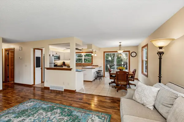 5281 Shore TRL NE, Prior Lake, MN 55372