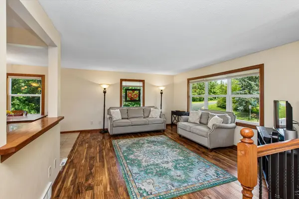 5281 Shore TRL NE, Prior Lake, MN 55372