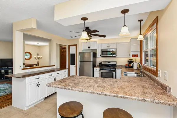 5281 Shore TRL NE, Prior Lake, MN 55372