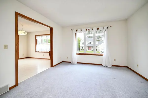 205 Benson DR, Lewiston, MN 55952