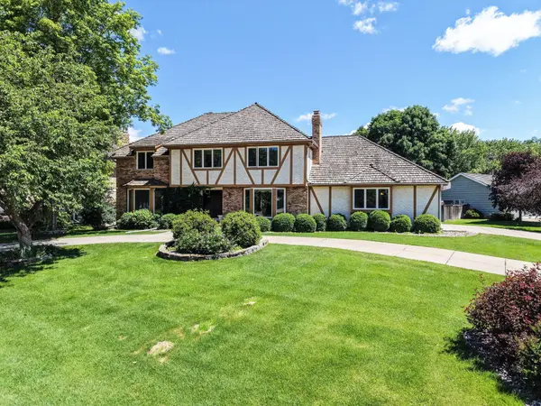 7419 Hyde Park DR, Edina, MN 55439