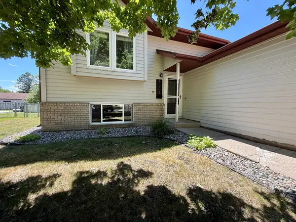 1508 36th AVE S, Fargo, ND 58104