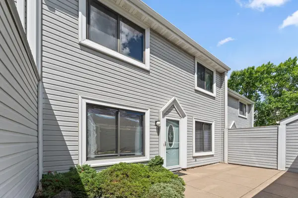 943 Sylvia LN, Shoreview, MN 55126