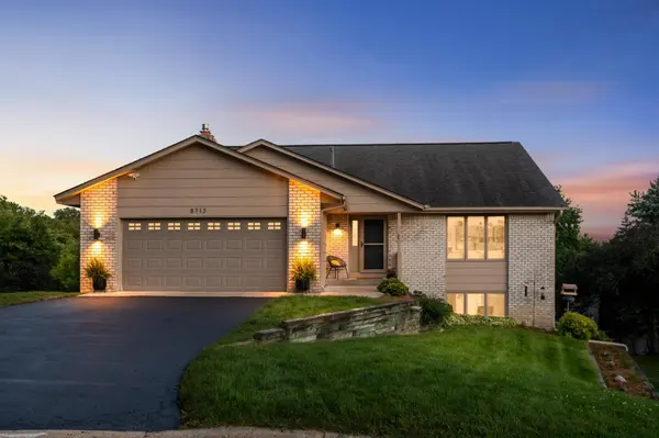 8713 Lakeview CIR, Bloomington, MN 55438