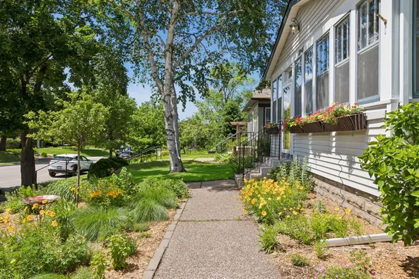 1045 Van Slyke AVE, Saint Paul, MN 55103