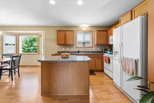 139 Garner CIR, Montrose, MN 55363