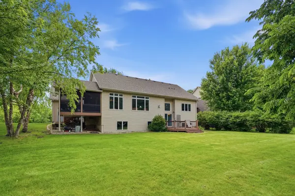 868 Bavaria Hills TER, Chaska, MN 55318