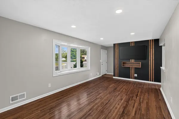 3948 Cinnabar DR, Eagan, MN 55122