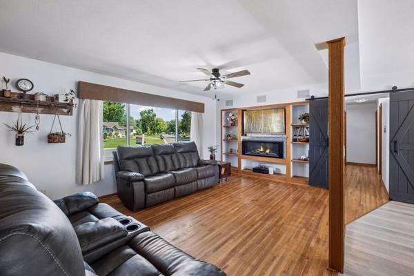 2134 Shale LN, Eagan, MN 55122