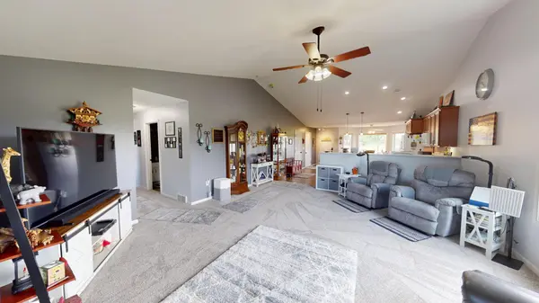 1987 Paradise RD, Albert Lea, MN 56007