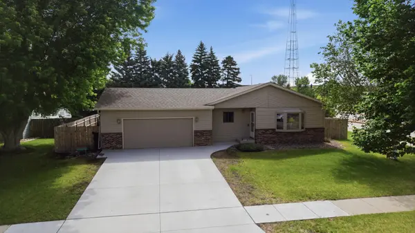 3950 15th ST S, Fargo, ND 58104