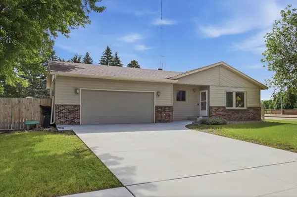 3950 15th ST S, Fargo, ND 58104
