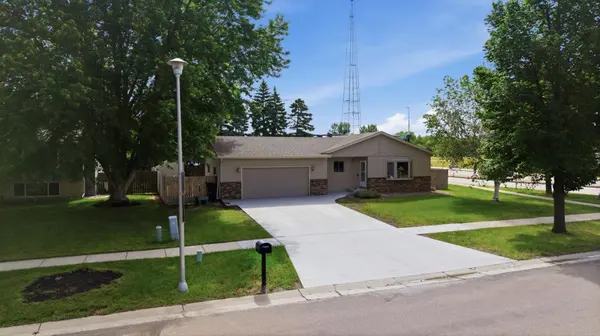 3950 15th ST S, Fargo, ND 58104