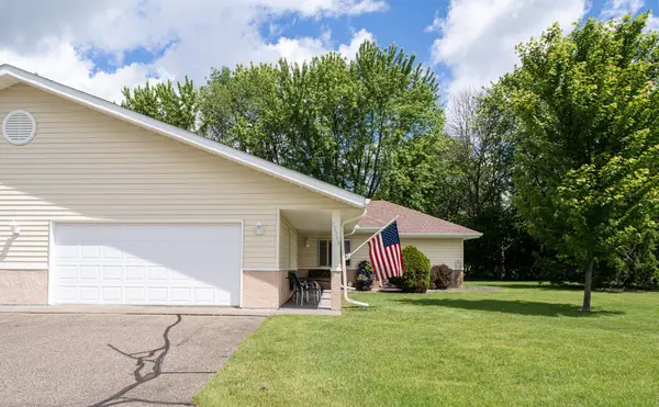 12998 Evergreen DR, Lindstrom, MN 55045